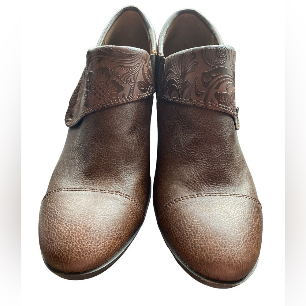 B.O.C BROWN BOOTIES NWOB. Size 11